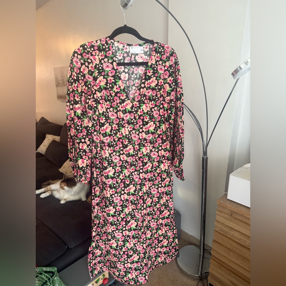 NWOT Floral V-Neck cotton midi Dress